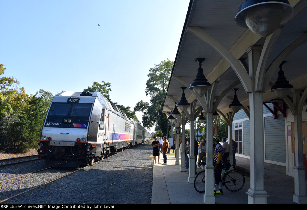  ALP-45DP # 4507 pushes NJT Train # 4749 out of Manasquan Station 